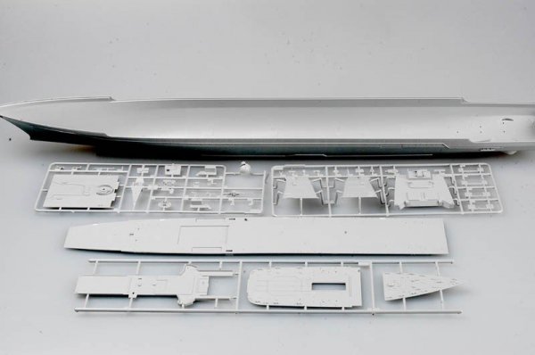 Trumpeter 04521 Russian cruiser Admiral Lazarev Ex-Frunze (1:350)