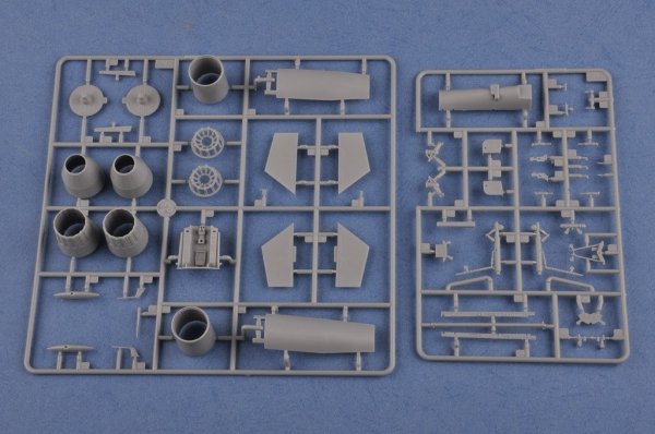 Hobby Boss 81712 Su-27 Flanker Early 1/48