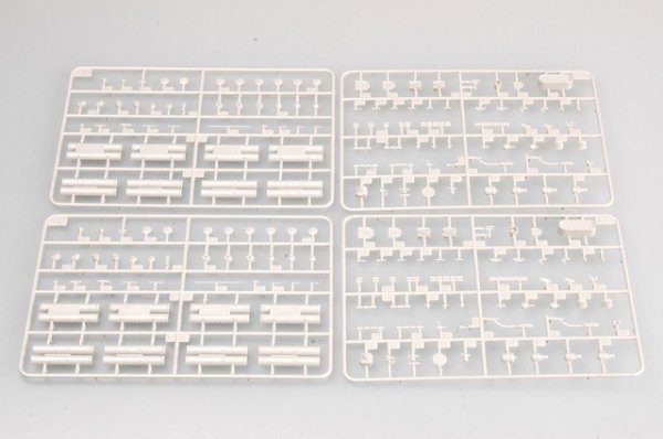 Trumpeter 04518 RUSSIAN NAVY MOSKVA (1:350)