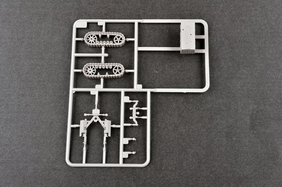 Trumpeter 07111 Russian ChTZ S-65 Tractor with Cab 1/72