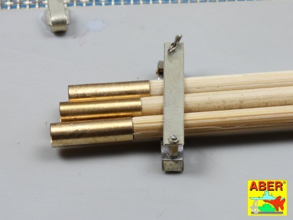 Aber 16052 Barrel cleaning rods with brackets for Tiger II (1:16)