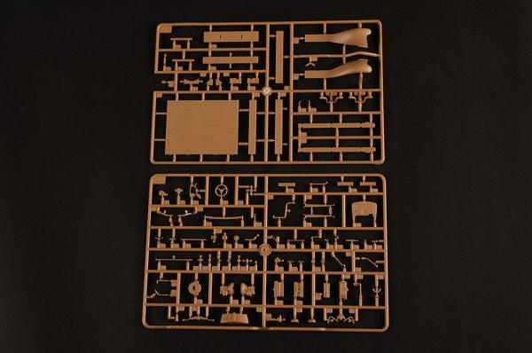 Hobby Boss 84571 GAZ-AAA with Quad Maxim AA Gun 1/35