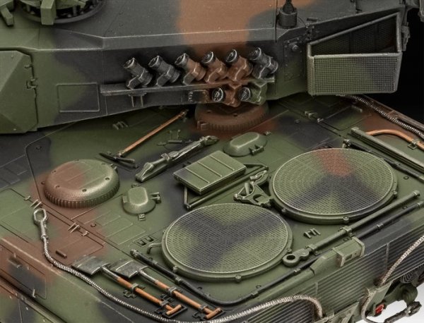 Revell 05631 70 Years Bundeswehr: Leopard 2 A6 Exclusive Edition 1/35