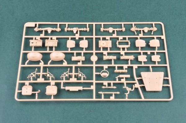 Hobby Boss 82447 Land Rover WMIK w/ MILAN ATGM (1:35)