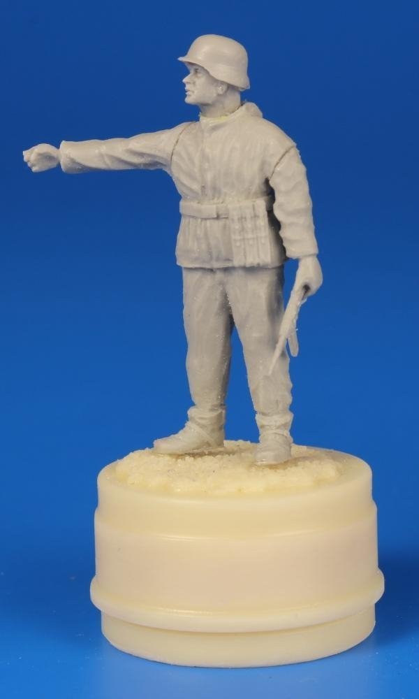 CMK F48296 German WW II Soldier - the Ardennes 1944 1/48