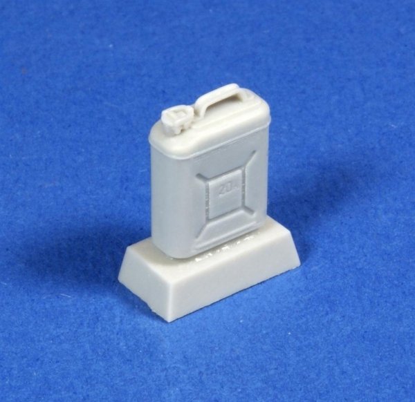 Panzer Art RE35-186 WWII 20l Soviet Army canisters 1/35