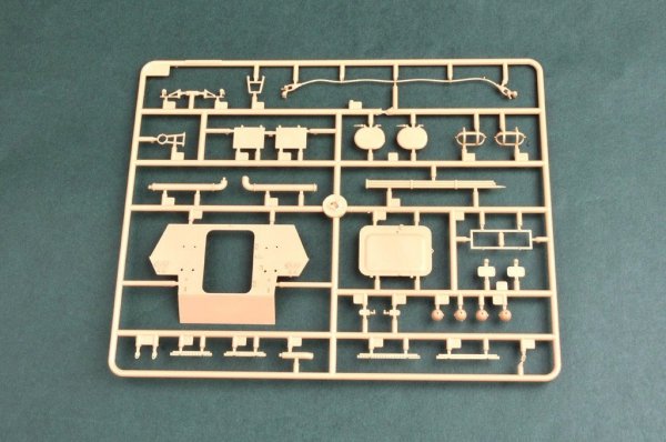 Hobby Boss 82485 PLA PTL02 Wheeled Tank Destroyer (1:35)
