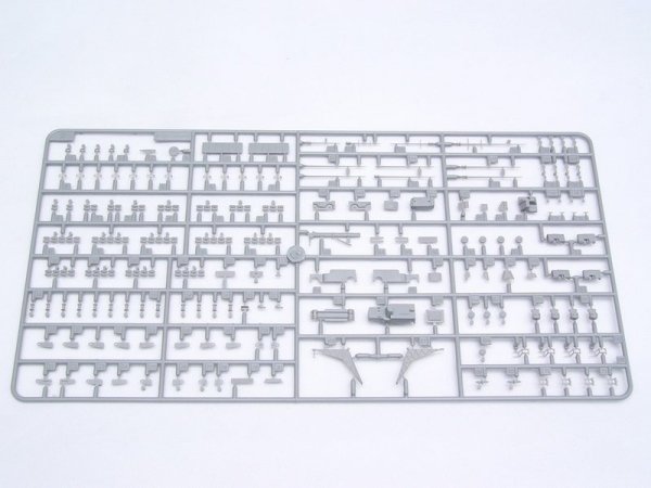 Trumpeter 05605 U.S. CVN-68 Nimitz aircraft carrier 1975 (1:350)