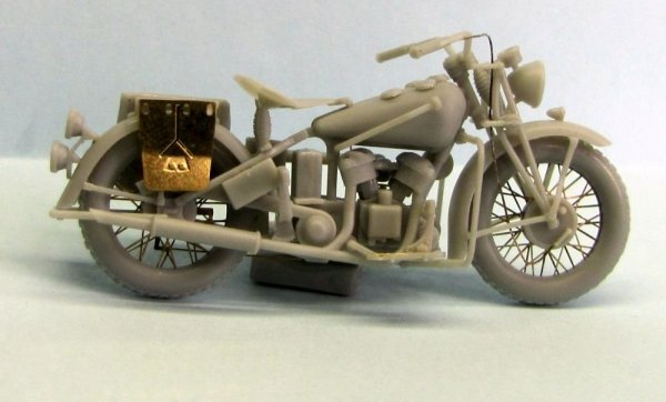 Thunder Model 35003 US Military Motorcycle Indian 741B 1/35