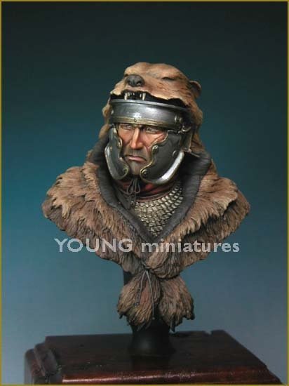 Young Miniatures YH1803 ROMAN SIGNIFER 1st Century A.D 1/10