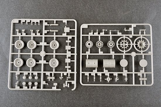 Trumpeter 09579 Russian T-80UE-1 MBT 1/35