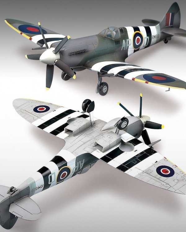 Academy 12274 Supermarine Spitfire Mk. XIV C 1/48