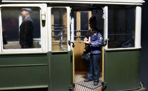 Miniart 38009  European Tramcar - Straßenbahn-Triebwagen 641 w/crew &amp; passengers 1/35