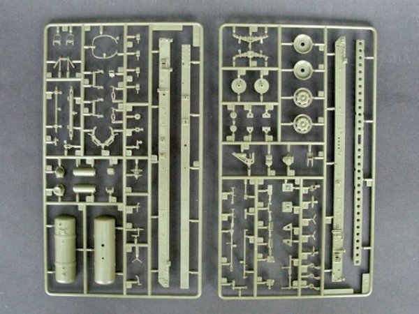 Trumpeter 00205 HQ-2 Missile With Loading Cabin (1:35)