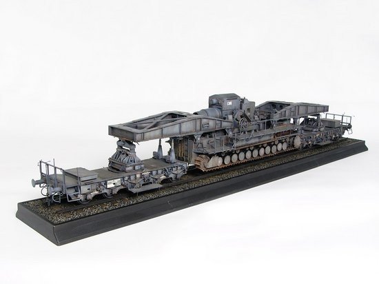 Trumpeter 00209 Morser Karl-Gerat 040/041 on railway transport carrier (1:35)