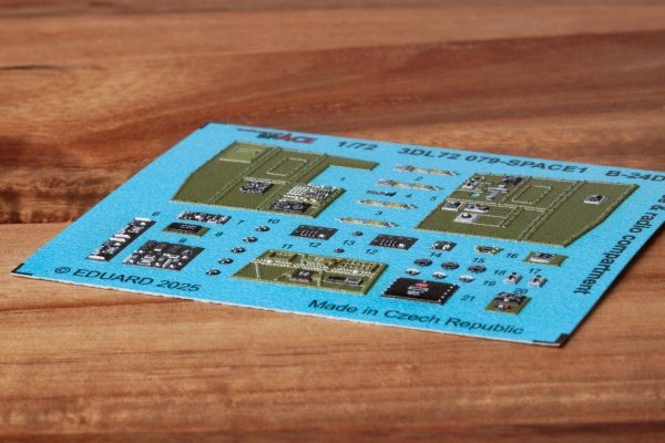 Eduard 3DL72079 B-24D nose &amp; radio compartment SPACE AIRFIX (3D Decals) 1/72