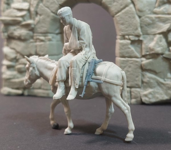 Panzer Art FI35-241 Wounded fallschirmjager on a donkey 1/35