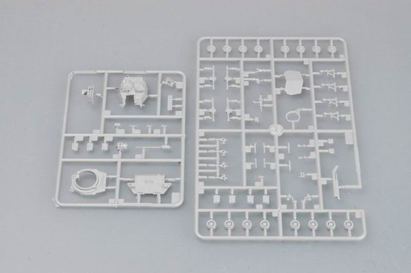 Trumpeter 07268 USMC LAV-25 Light Armored Vehicle (1:72)