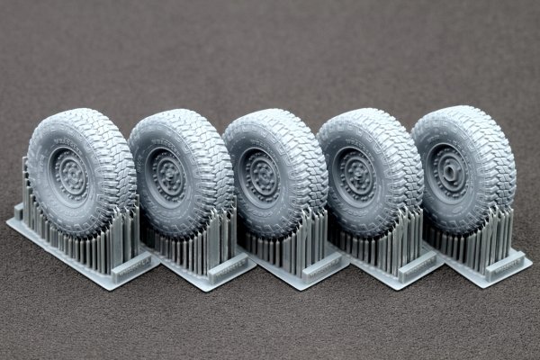 ScaleX WM 35001 HMMWV MT/R 24-bolt Ordinary wheel set (Academy, ICM) 1/35