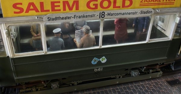Miniart 38009  European Tramcar - Straßenbahn-Triebwagen 641 w/crew &amp; passengers 1/35