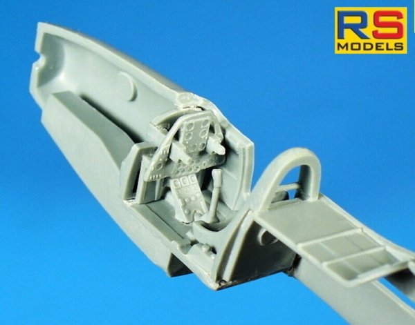 RS Models 94024 RP-39Q-22-BE American Trainer 1/72