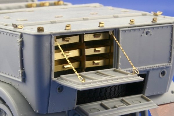 Eduard 36066 Sd. Kfz.7 Zugkraftwagen 8t tool boxes 1/35 Trumpeter
