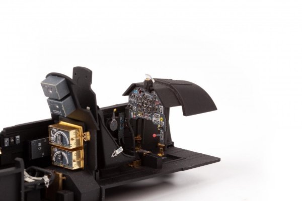 Eduard 33333 Ju 87G-1/2 BORDER MODEL 1/35