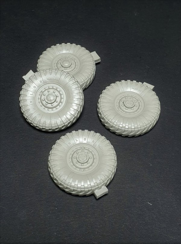 Panzer Art RE35-698 Staghound AC road wheels (Dunlop) 1/35