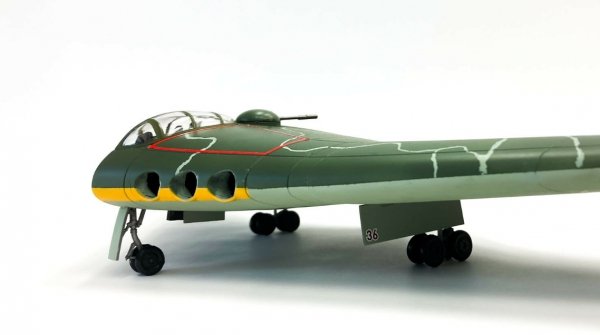 Modelcollect UA72221 Japanese Army Type Z - Long-Range Strategic Bomber 1/72