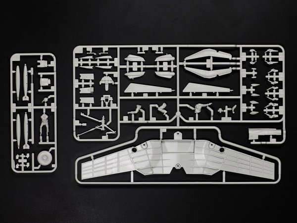 Tamiya 61122 Grumman F-14A Tomcat (Late Model) Carrier Launch Set 1/48