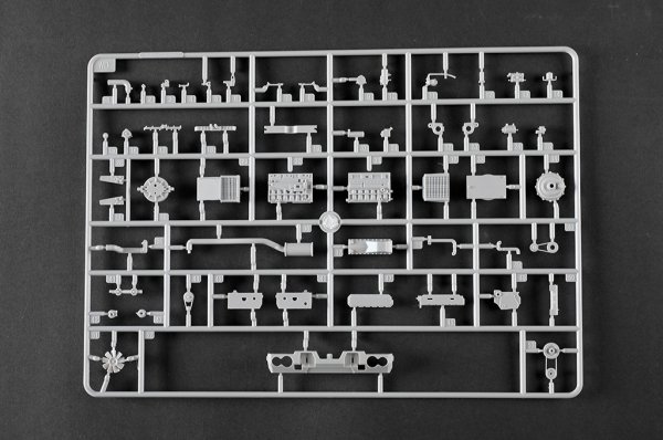 Trumpeter 01097 M1078A1P2 2.5 Ton LMTV Cargo Truck 1/35