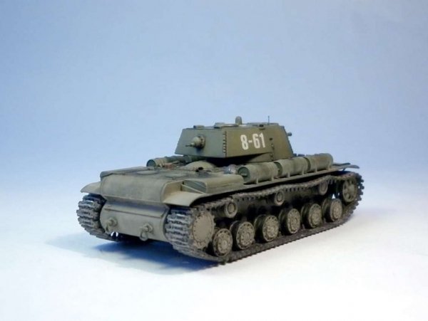 PST 72015 KV-8 heavy Flamethrower Tank 1/72