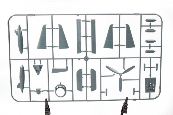 Eduard 8229 F6F-5 Hellcat late ProfiPACK edition 1/48