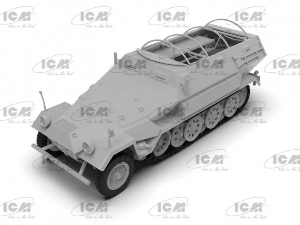 ICM 35113 Krankenpanzerwagen Sd.Kfz. 251/8 Ausf А, livery variant for the Eastern Front, 1941-42 1/35