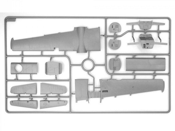 ICM 48288 A-26C-15 Invader with pilots and ground personnel 1/48