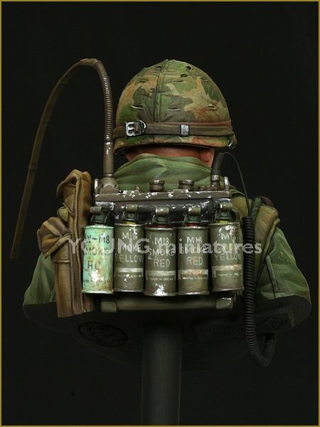 Young Miniatures YM1817 USMC Hue. Vietnam 1968 1/10