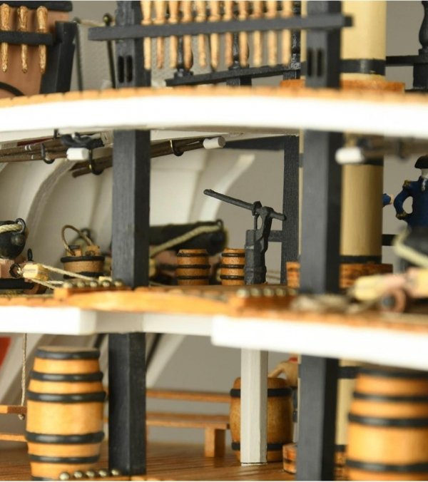 ARTESANIA LATINA 20500 Przekrój sekcji okrętu HMS Victory 1/72