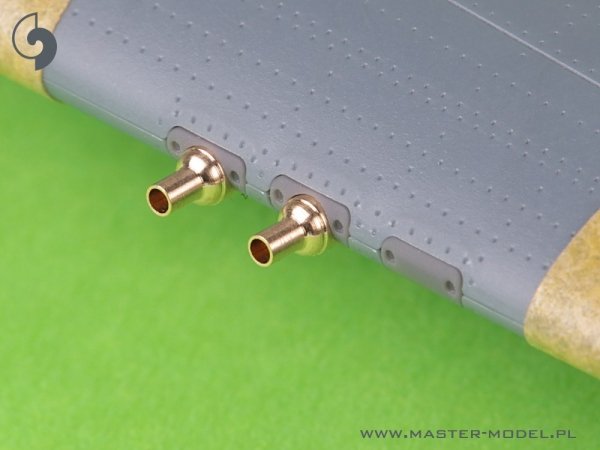 Master AM-48-181 Curtiss P-40 L, N wczesny -  celownik, rurka Pitota oraz 4 x owiewki km-ów Browning .50 z żywicznym mocowaniem do modelu EDUARD 1/48