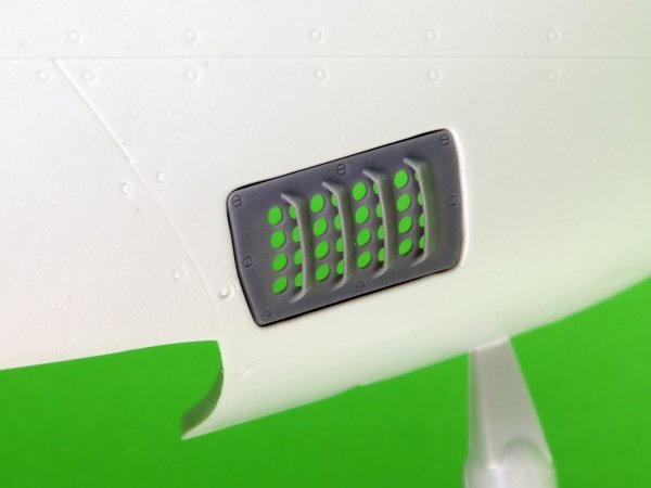 Master AM-32-140 P-51 Mustang - pokrywa wlotu powietrza do gaźnika - typ z żaluzjami dla RAF - wersja A (do modelu Revell) 1/32