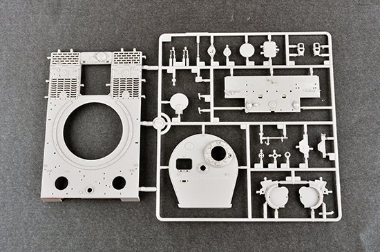 Trumpeter 09540 Pz.Kpfw.VI Ausf.E Sd.Kfz.181 Tiger I (Late Production) w/Zimmerit (1:35)