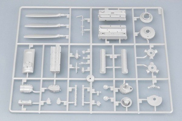 Trumpeter 02416 HURRICANE Mk.IIC/TROP (1:24)