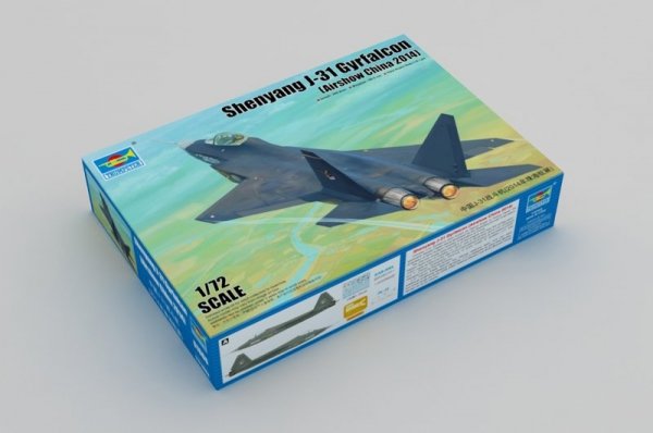Trumpeter 01666 Shenyang J-31 Gyrfalcon (Airshow China 2014) (1:72)