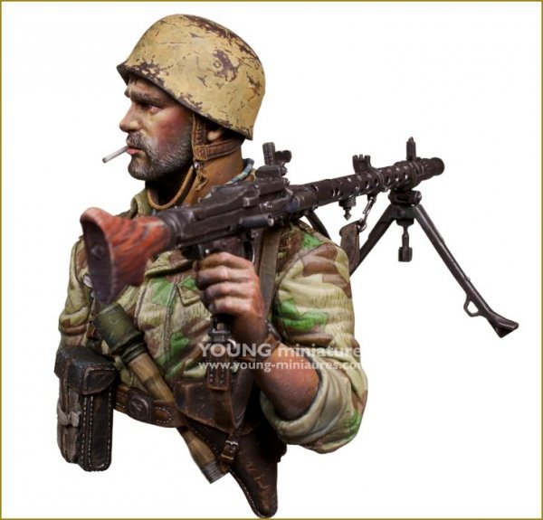 Young Miniatures YM1892 WWII German Paratroopers 1/10