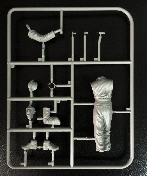 Classy Hobby MC16004 1/16 W.W.II German Panzer Crew (Driver)
