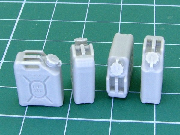 EUREKA XXL E-045 US Military Fuel Canisters 1:35