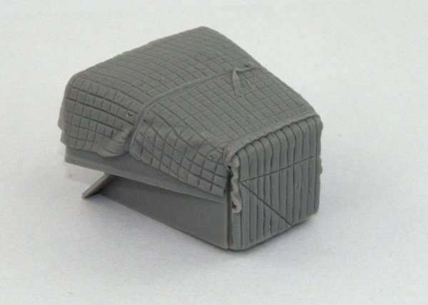 Panzer Art RE35-252 Studebacker engine deck with winter canvas 1/35