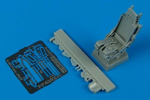 Aires 4392 Republic F-105D ejection seat 1/48