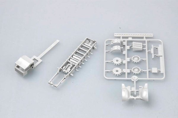 Trumpeter 07275 German Sd.Kfz.9 (18t) Half-Track Sd.Ah.116 Trailer (1:72)