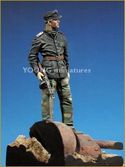 Young Miniatures YM9001-B SS Panzer Officer with T-34 Mantlet Base 90mm