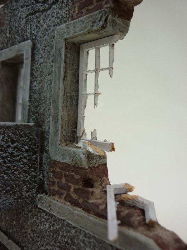 RT-Diorama 35175 Damaged Village House 1/35